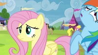 Fainting over a book, Rainbow Dash?