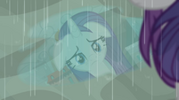 Rarity sees her reflection in a puddle of water S4E08