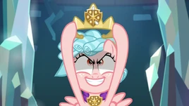 S08E25 Cozy Glow podnosi prowizoryczny diadem