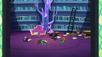 Twilight annoyed by fainting couch S9E19