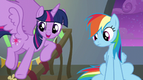 Twilight pointing to her friends S6E7