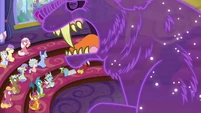 Ursa major roaring at the students S8E15