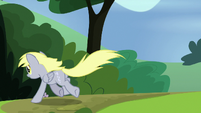 Derpy gallops after the pizza box S7E4