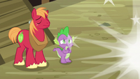 Discord briefly poofs away from Spike and Big Mac S6E17