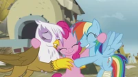 Gilda, Pinkie, and Dash Hugging S05E8