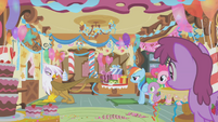 Gilda wants Rainbow Dash to leave with her S1E05