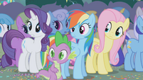 Ponies and Spike see Applejack leave S1E04