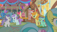 Apple Bloom hiding behind cake S01E12