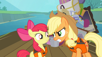 Applejack talking silently to Apple Bloom S4E09