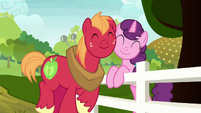 Big Mac and Sugar Belle nuzzling cheeks S8E12