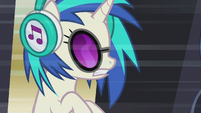 DJ Pon-3 sees something else approaching S5E9