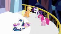 Looking over Shining Armor and Princess Cadance S3E2