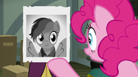 Pinkie holds Daring Do photo in front of A. K. Yearling S7E18