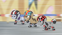 Roller derby fillies chasing Apple Bloom S1E12