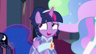 Twilight apologizing for her awkwardness S9E26