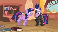 Twilight looking at Twilight S2E20