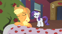 Applejack hugs Bloomberg S01E21