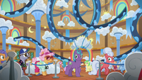 Ponies still in line to ride the rollercoaster S8E5