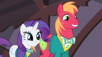 Rarity and Big McIntosh grinning S4E14