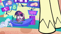 Twilight looking up at Fluttershy PLS1E7b