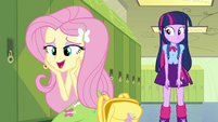 Fluttershy fascinada com Spike EG