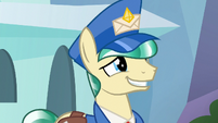 Mail Pony putting on a forced smile S8E8