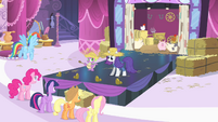 Rarity and Spike on catwalk S4E13