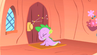Spike after bumping into the door S1E24