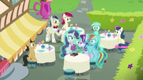 Starlight appears between Rarity and Dash S8E17