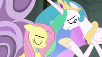 Celestia helps Fluttershy get into character S8E7