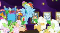 Rainbow Dash crossing her hooves S8E5