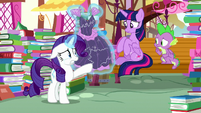 Rarity presenting her ruined dress S8E18