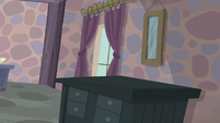 Starlight's empty dresser space S5E2