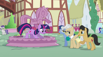 Twilight on the edge of a fountain S3E13