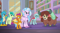 Young Six look puzzled at Cozy Glow S8E22