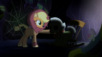 Applejack approaches Granny Smith S5E21