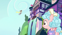 Cozy Glow sees Derpy the mailmare S8E25
