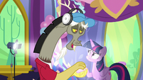 Discord loves being helpful S7E1