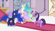 Princesses standing before Twilight S4E25