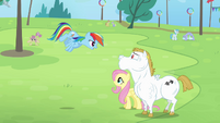 Rainbow 'let me see you flap it!' S4E10