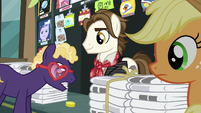 Stallion buying a newspaper S5E16