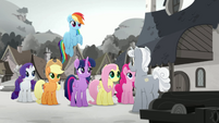 Sunny Skies addressing the Mane Six MLPRR