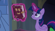 Twilight proposes a journal S4E03.png