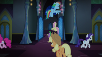 Changeling Seven split up around the castle S6E25