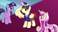 Mail courier salutes to the princesses S8E25