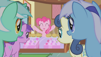 Pinkie Pie free muffins! S01E04