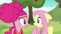 Pinkie and Fluttershy look at each other worried S6E18