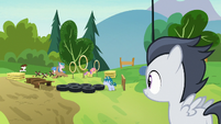 Rumble sees other campers on the obstacle course S7E21