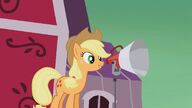 S03E08 Applejack przy megafonie