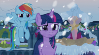 Twilight and Dash determined to catch the figure S8E16